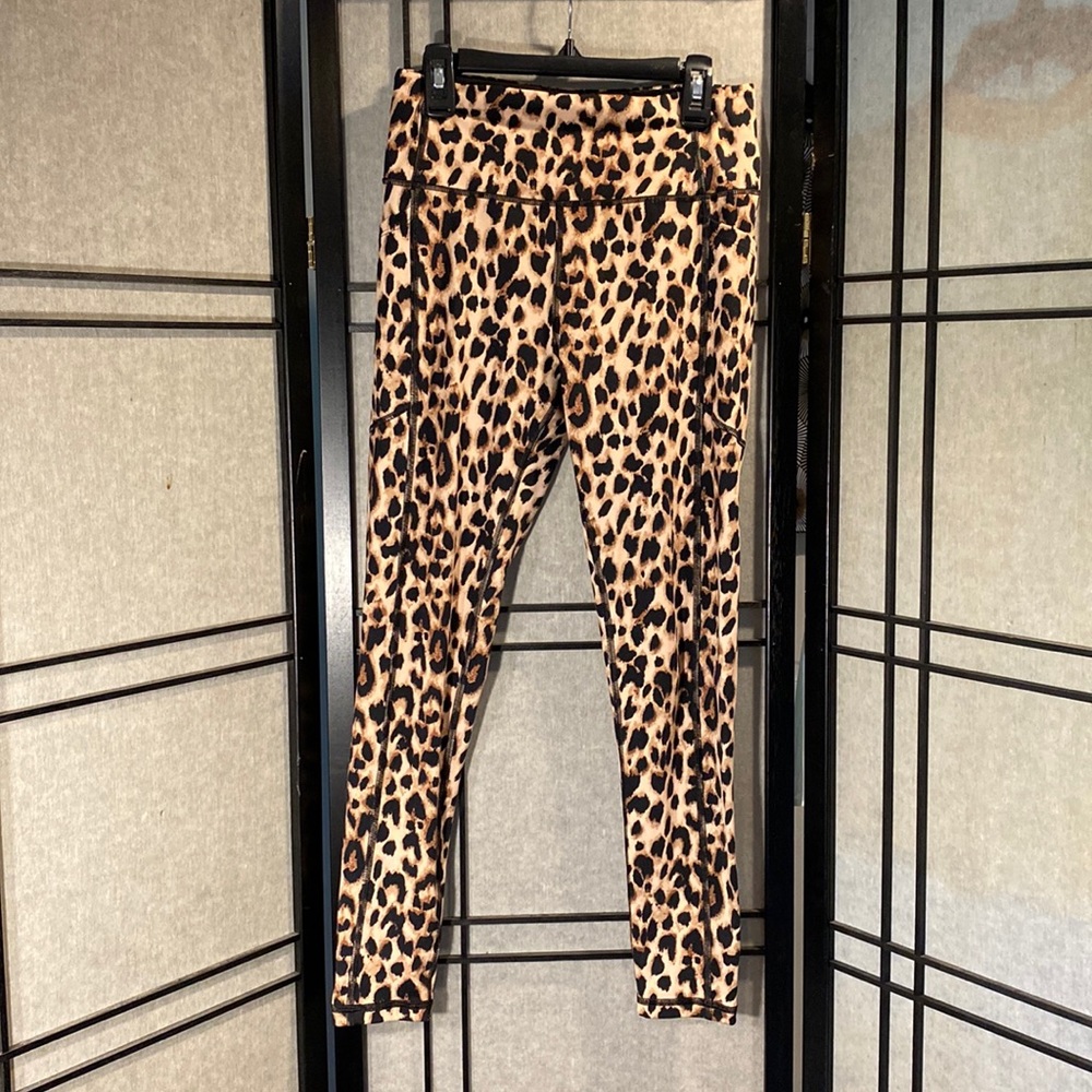Victoria’s Secret leopard print leggings size 6 stretch